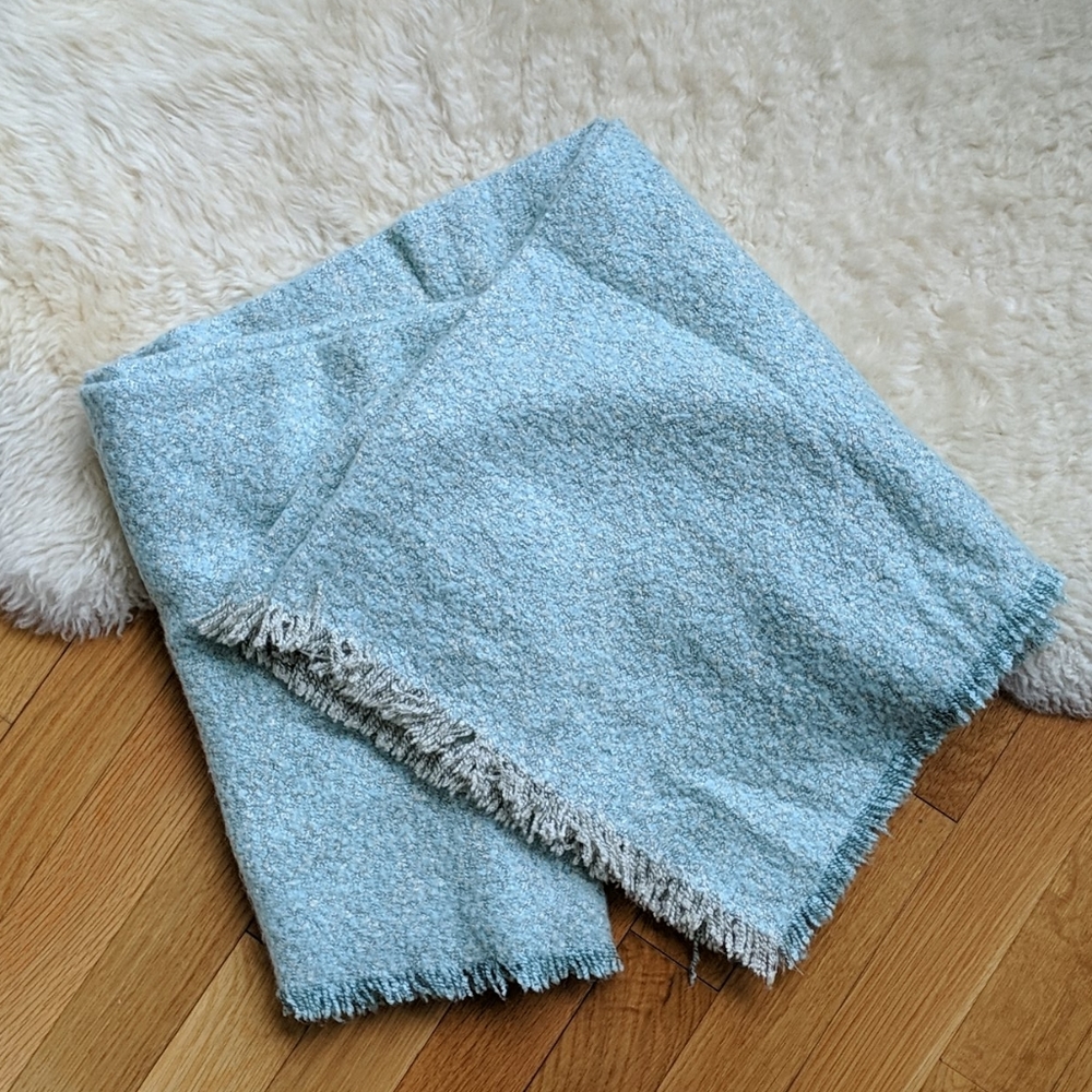 Blanket style scarf light blue with matching mitts